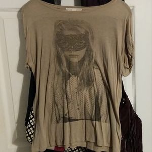 Relaxed masked woman tee